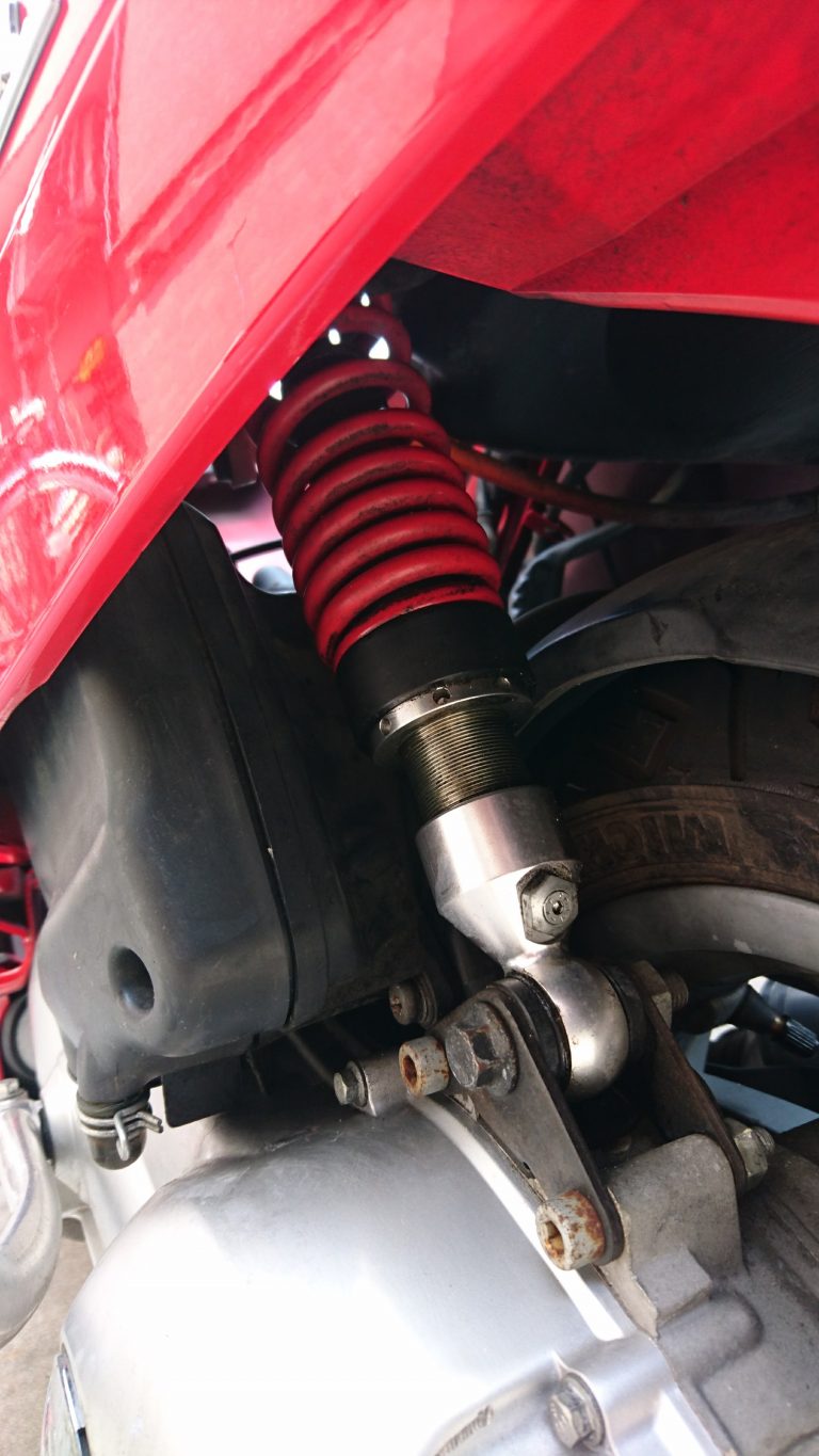 ZELIONI suspension (rear) とスポーツレバーつけちゃう