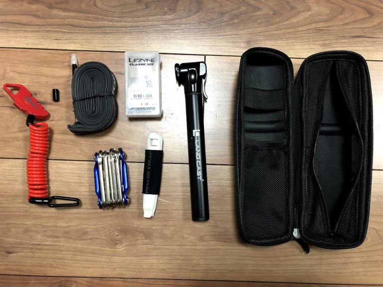 持っていくもの　おやつは300円まで